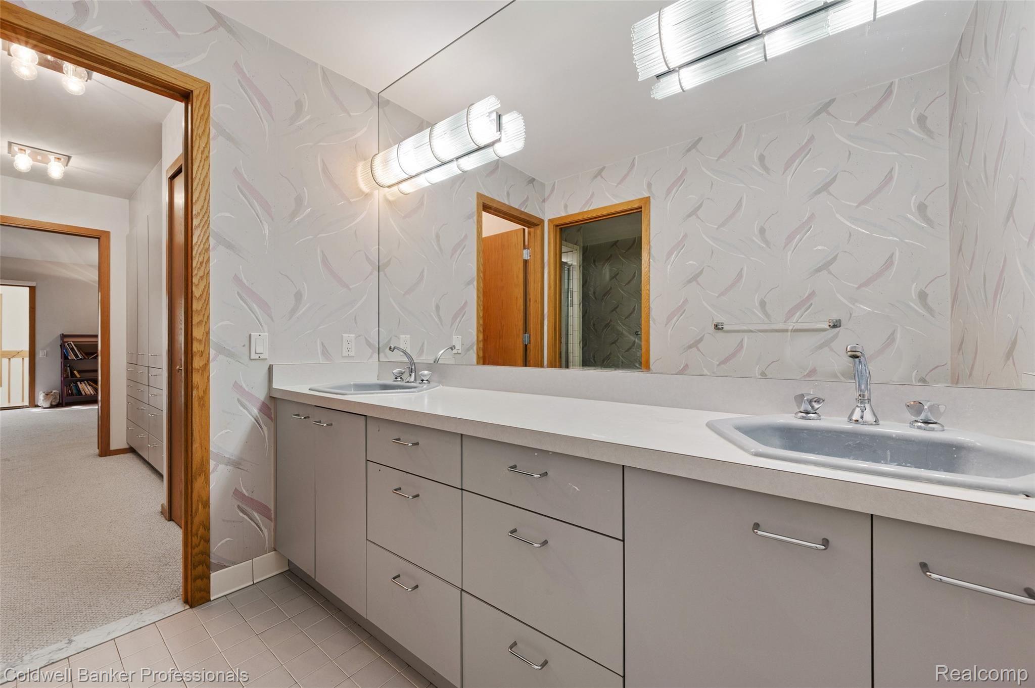 41529 Fallbrook Road Northville, MI 48167 - Photo 11 of 23 Fallbrook Master Bath.jpg
