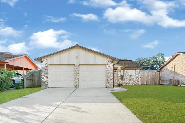 $2,200 | 1803 Flamingo Drive, League City, TX 77573