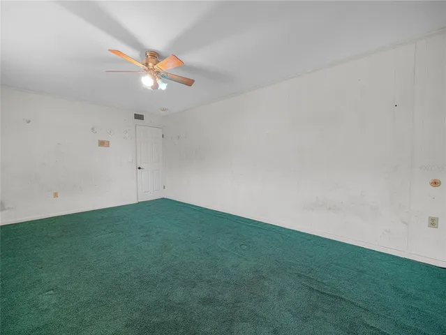 a view of empty room with window