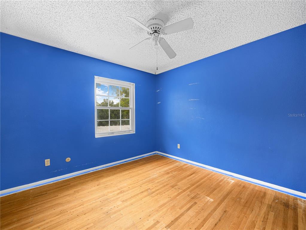 129 Lake Otis Road Winter Haven, FL 33884 - Photo 17 of 35 a view of an empty room with a window