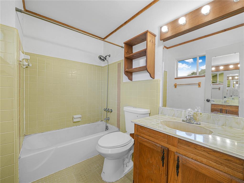 129 Lake Otis Road Winter Haven, FL 33884 - Photo 19 of 35 a bathroom with a sink a toilet and shower