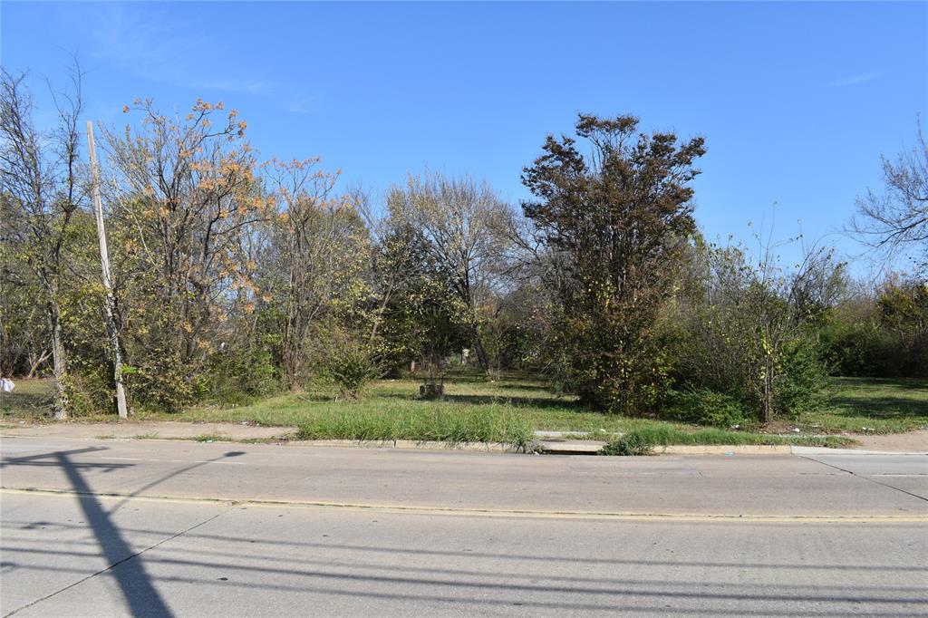 3716 Bonnie View Road Dallas, TX 75216 - Photo 3 of 4 a view of a yard in front of a house