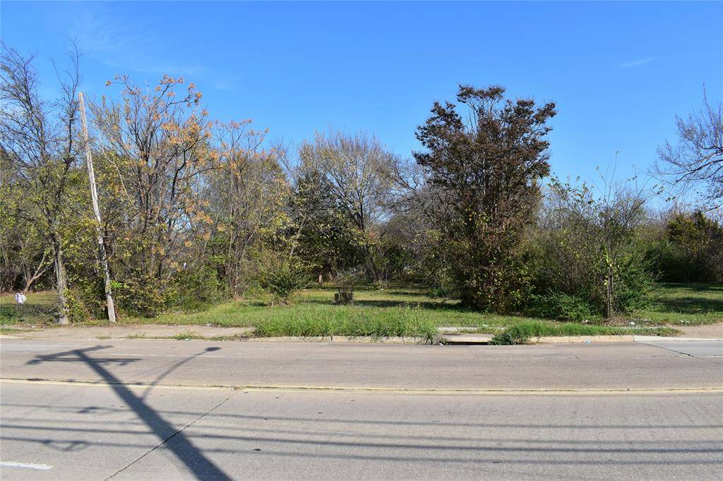 3716 Bonnie View Road Dallas, TX 75216 - Photo 4 of 4 a view of a yard