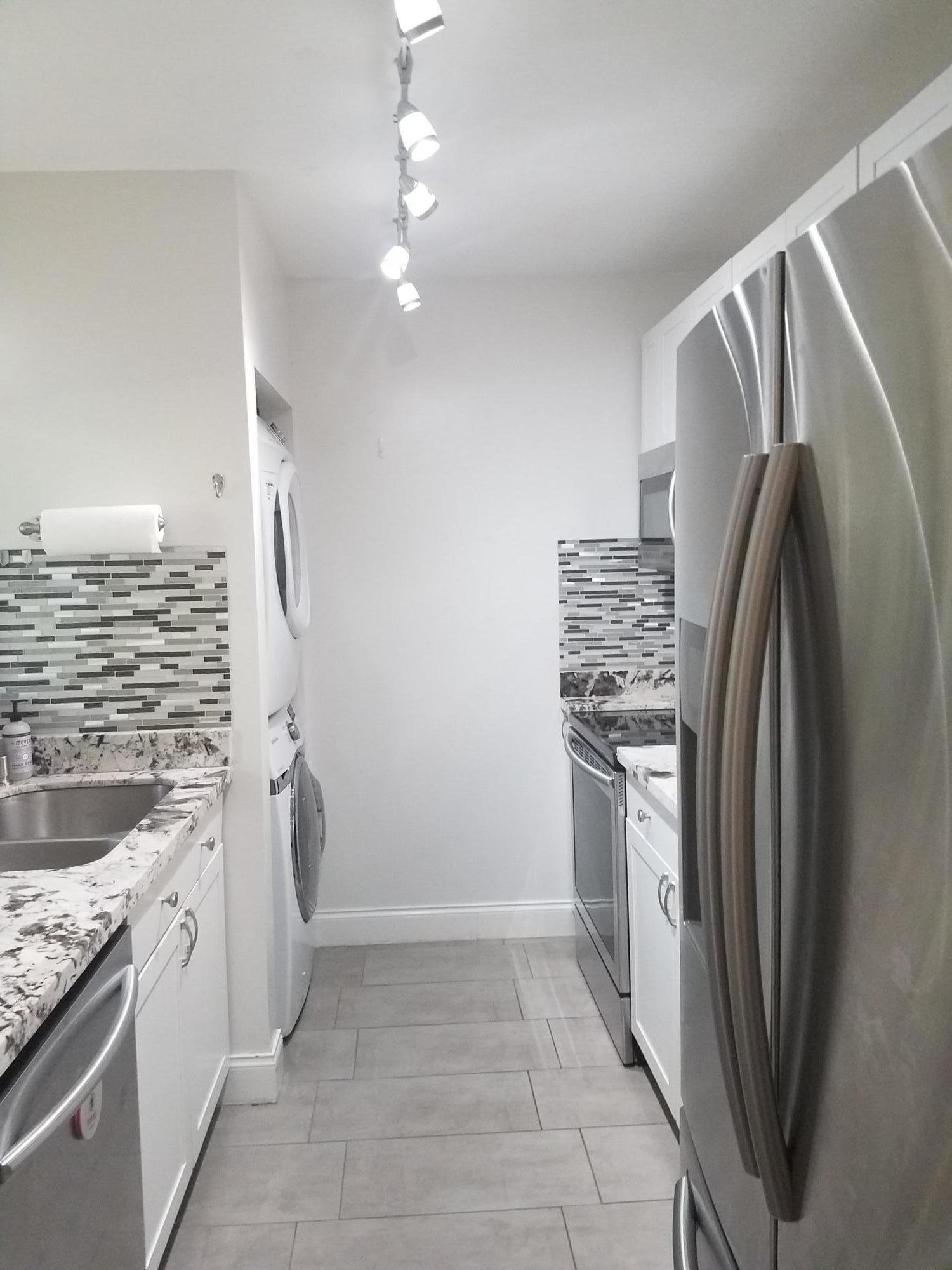 860 Southwest 9th St Circle, Unit 201 Boca Raton, FL 33486 - Photo 4 of 14 F14E193C-4C17-4E7F-896F-C0F9A875587D