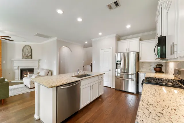 $399,900 | 308 Capriccio Lane, Montgomery, TX 77316