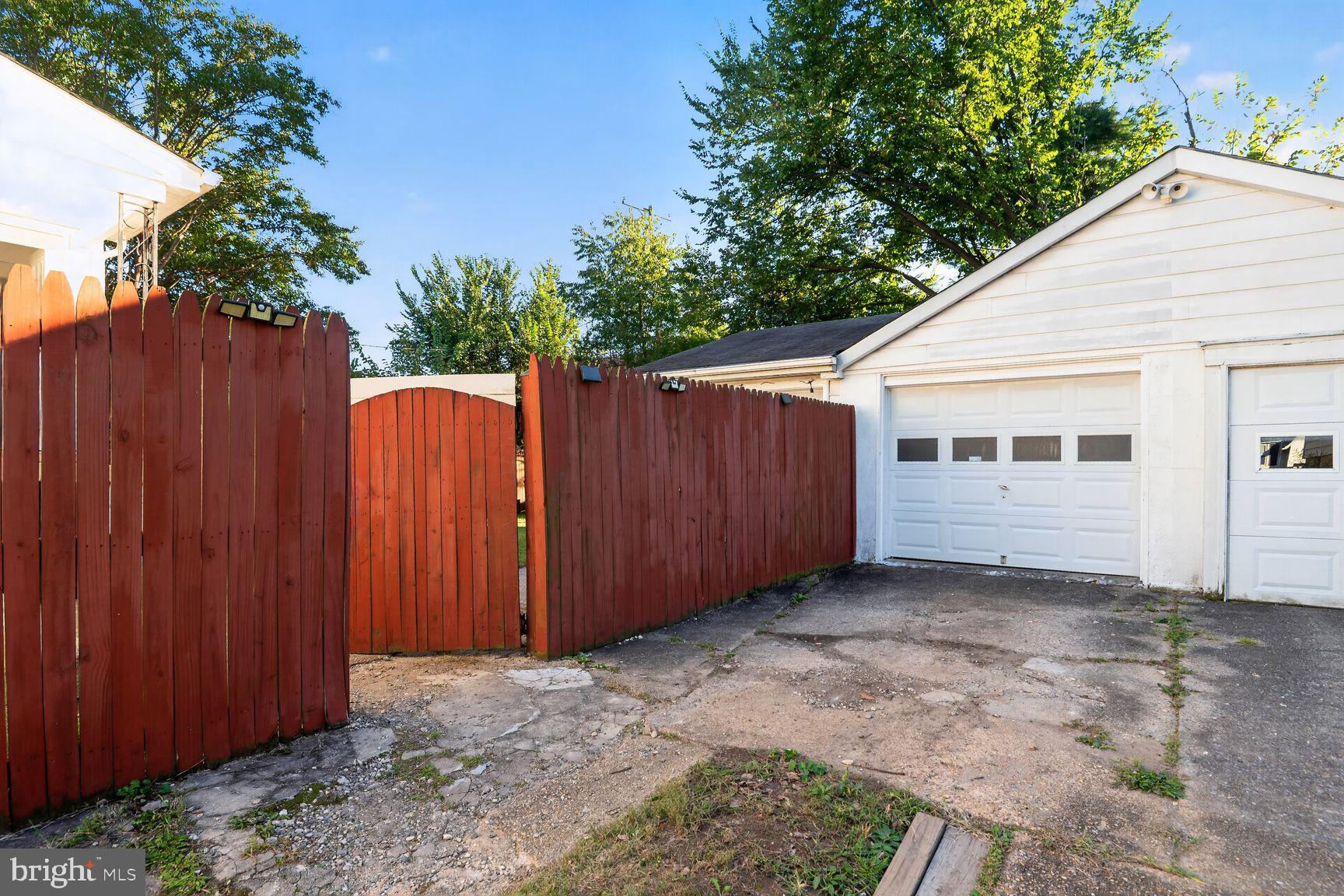 1036 Elm Ridge Avenue Baltimore, MD 21229 - Photo 28 of 30 Driveway and garage on left belongs w/sale.