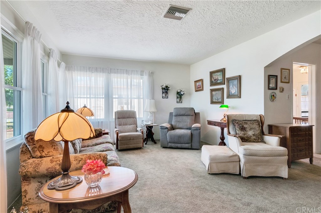 3615 Myers Street Riverside, CA 92503 - Photo 5 of 21 Living room