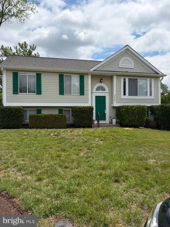 $3,195 | 45530 Stablemates Court, Sterling, VA 20164