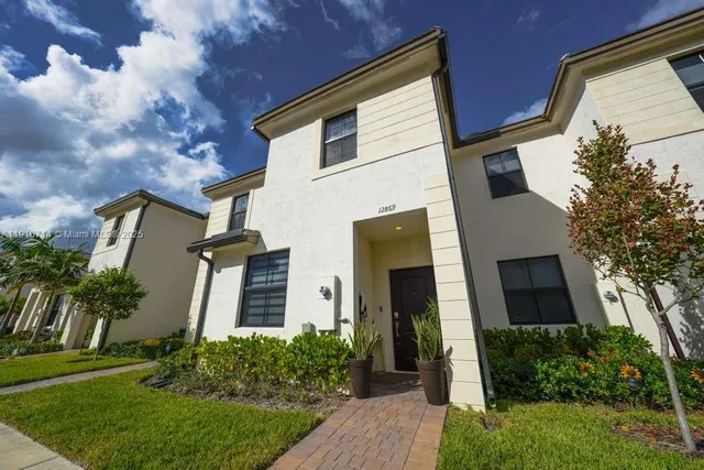a view of a house with a cars park