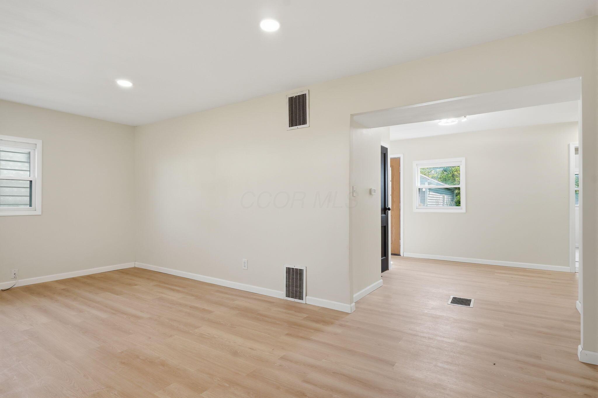 1074 South James Road Columbus, OH 43227 - Photo 3 of 35 4-web-or-mls-1074-s-james-rd