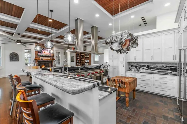 $13,900,000 | 6680 Gulf Of Mexico Drive, Longboat Key, FL 34228