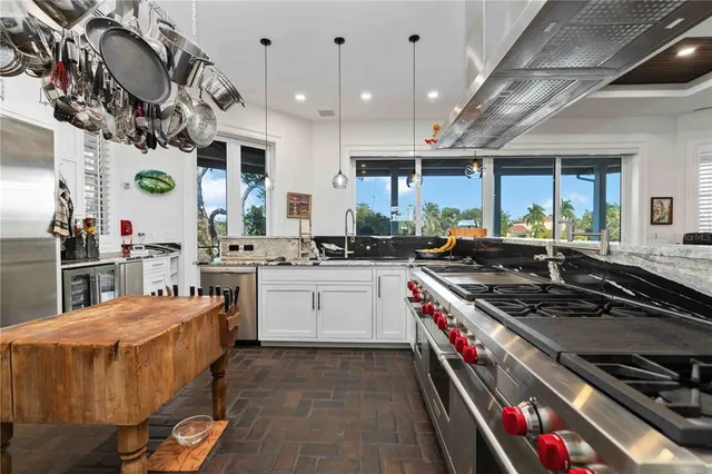 $13,900,000 | 6680 Gulf Of Mexico Drive, Longboat Key, FL 34228