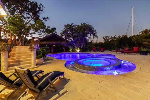 $13,900,000 | 6680 Gulf Of Mexico Drive, Longboat Key, FL 34228