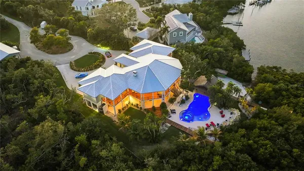 $13,900,000 | 6680 Gulf Of Mexico Drive, Longboat Key, FL 34228