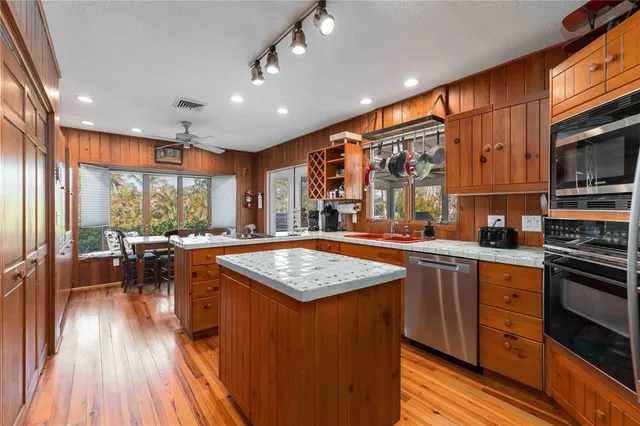 $13,900,000 | 6680 Gulf Of Mexico Drive, Longboat Key, FL 34228