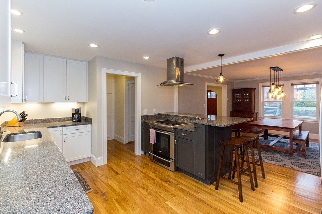 378 Russett Road Brookline, MA 02467 - Photo 3 of 29
