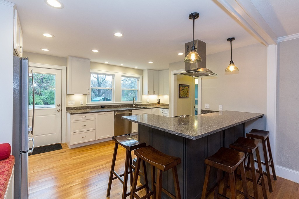 378 Russett Road Brookline, MA 02467 - Photo 4 of 29