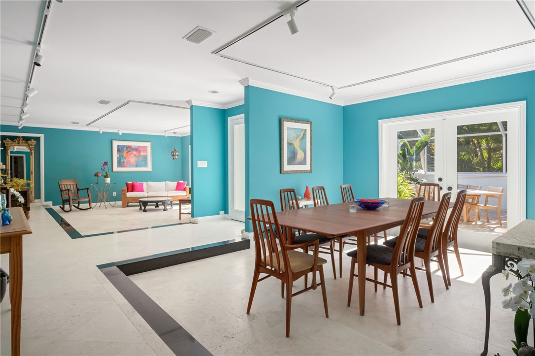 315 Greytwig Road Vero Beach, FL 32963 - Photo 9 of 36 a dining room with furniture and window
