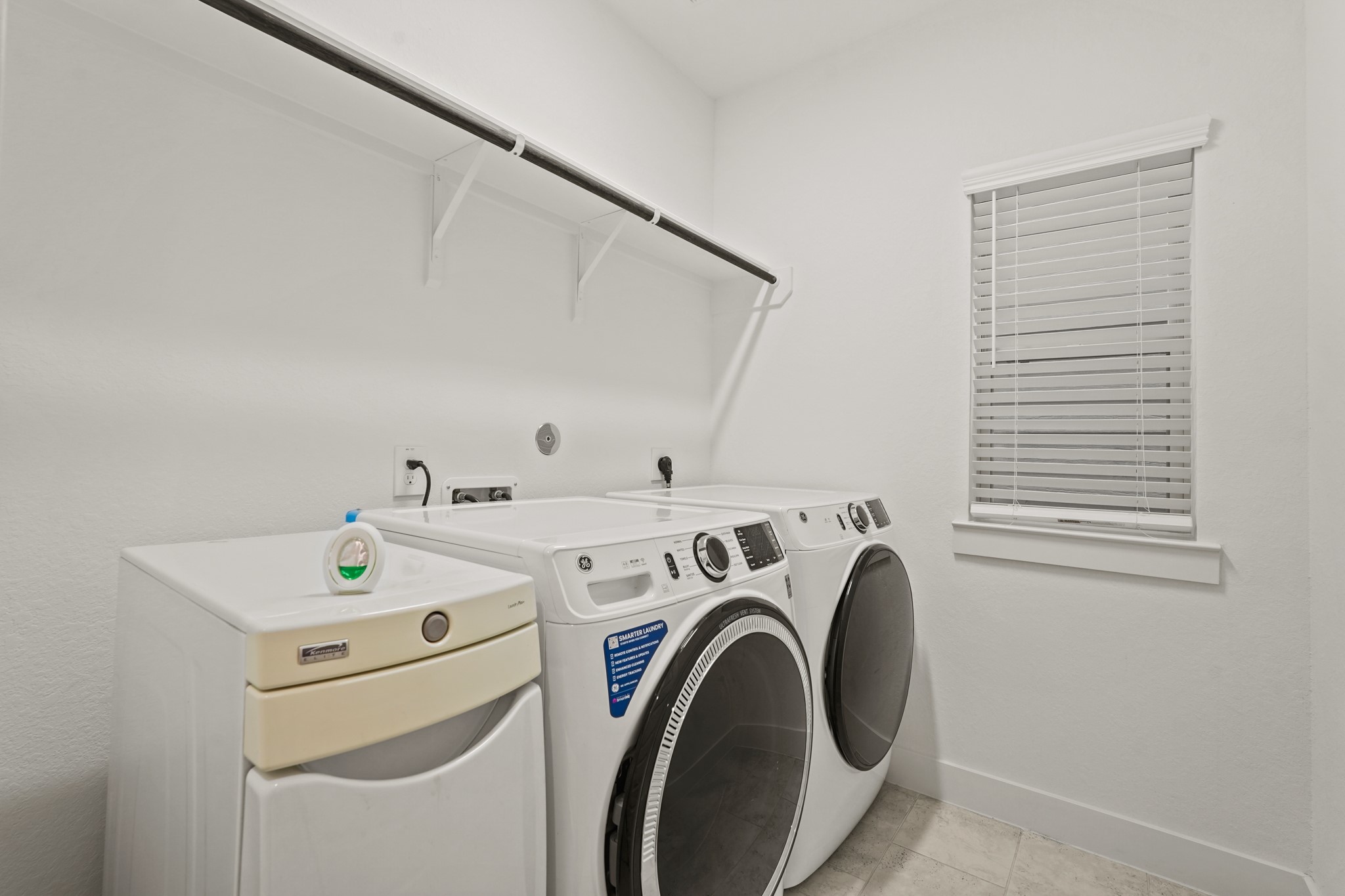 10972 Hewitt Cliff Lane Houston, TX 77043 - Photo 21 of 23 a utility room with dryer and washer