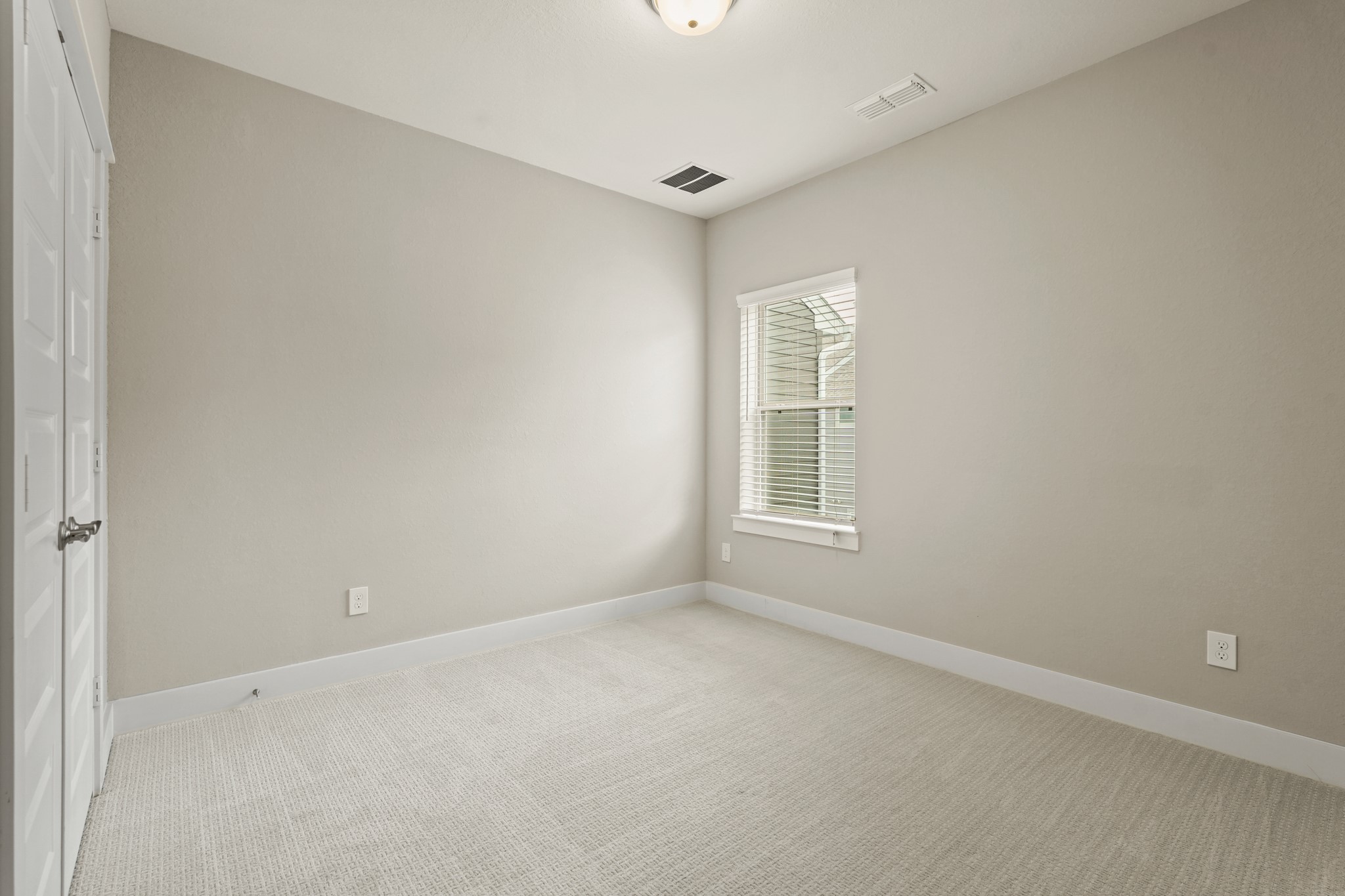 10972 Hewitt Cliff Lane Houston, TX 77043 - Photo 7 of 23 an empty room with windows