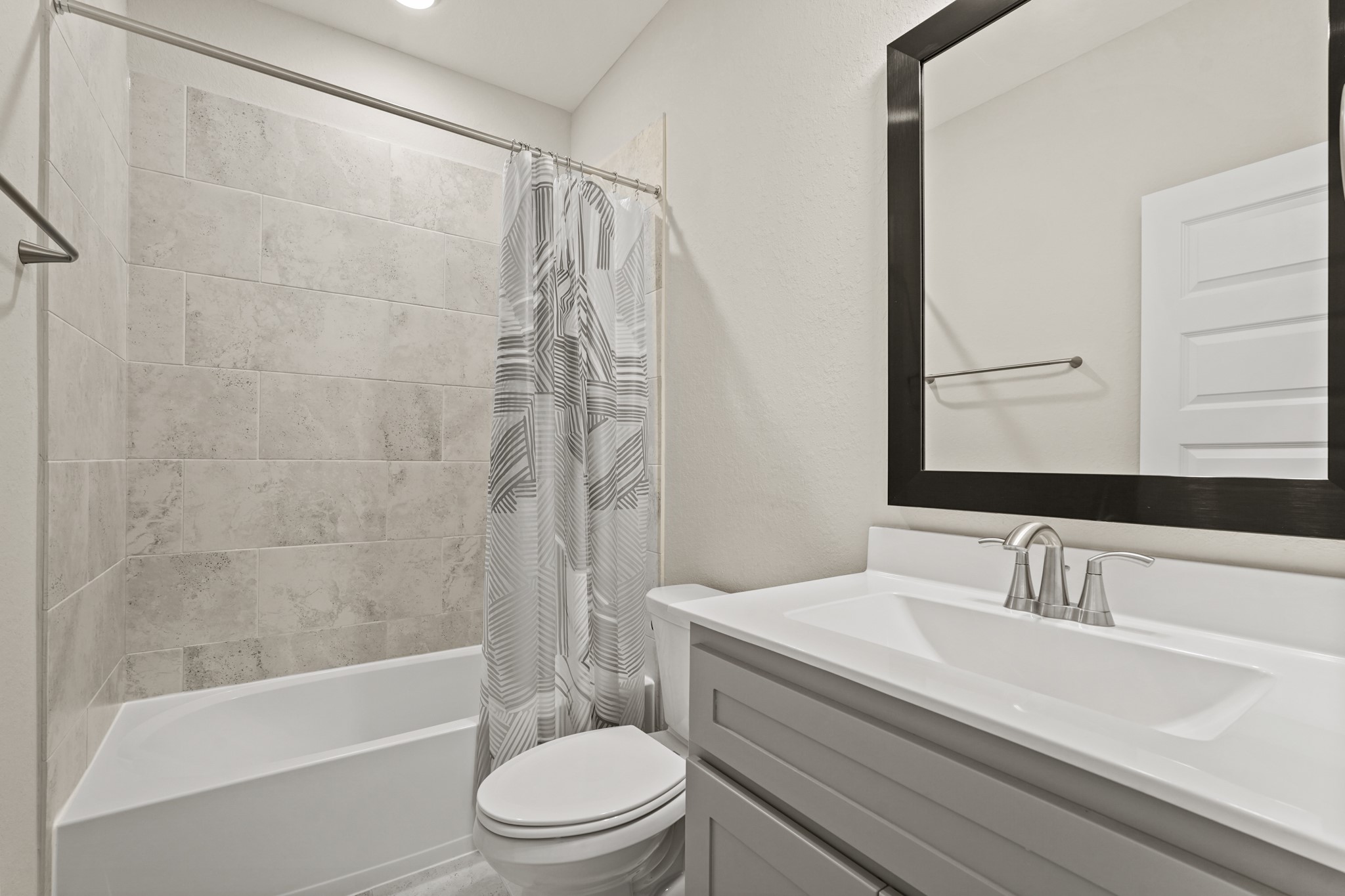 10972 Hewitt Cliff Lane Houston, TX 77043 - Photo 10 of 23 a bathroom with a sink a toilet and a bathtub