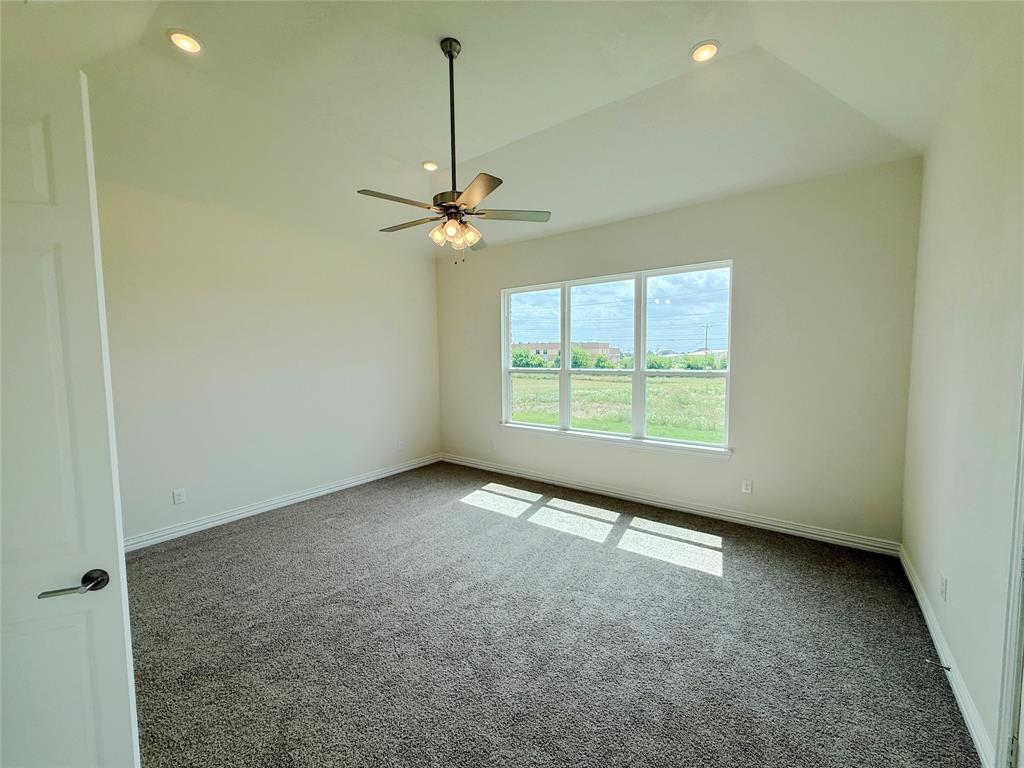 208 Slimp Bluff Azle, TX 76020 - Photo 11 of 26 Primary bedroom