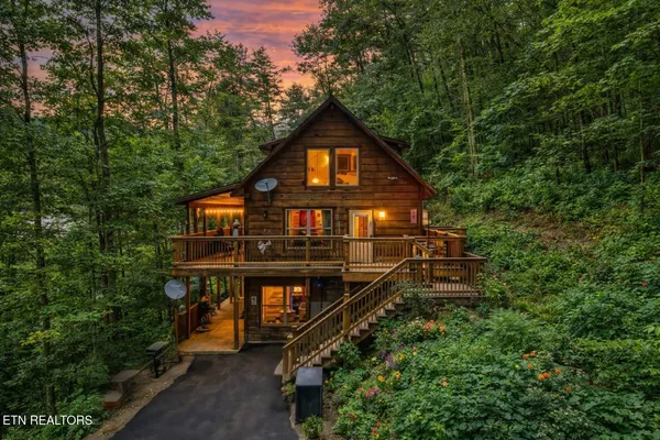 $759,900 | 4211 Bruce Ogle Way, Pigeon Forge, TN 37862