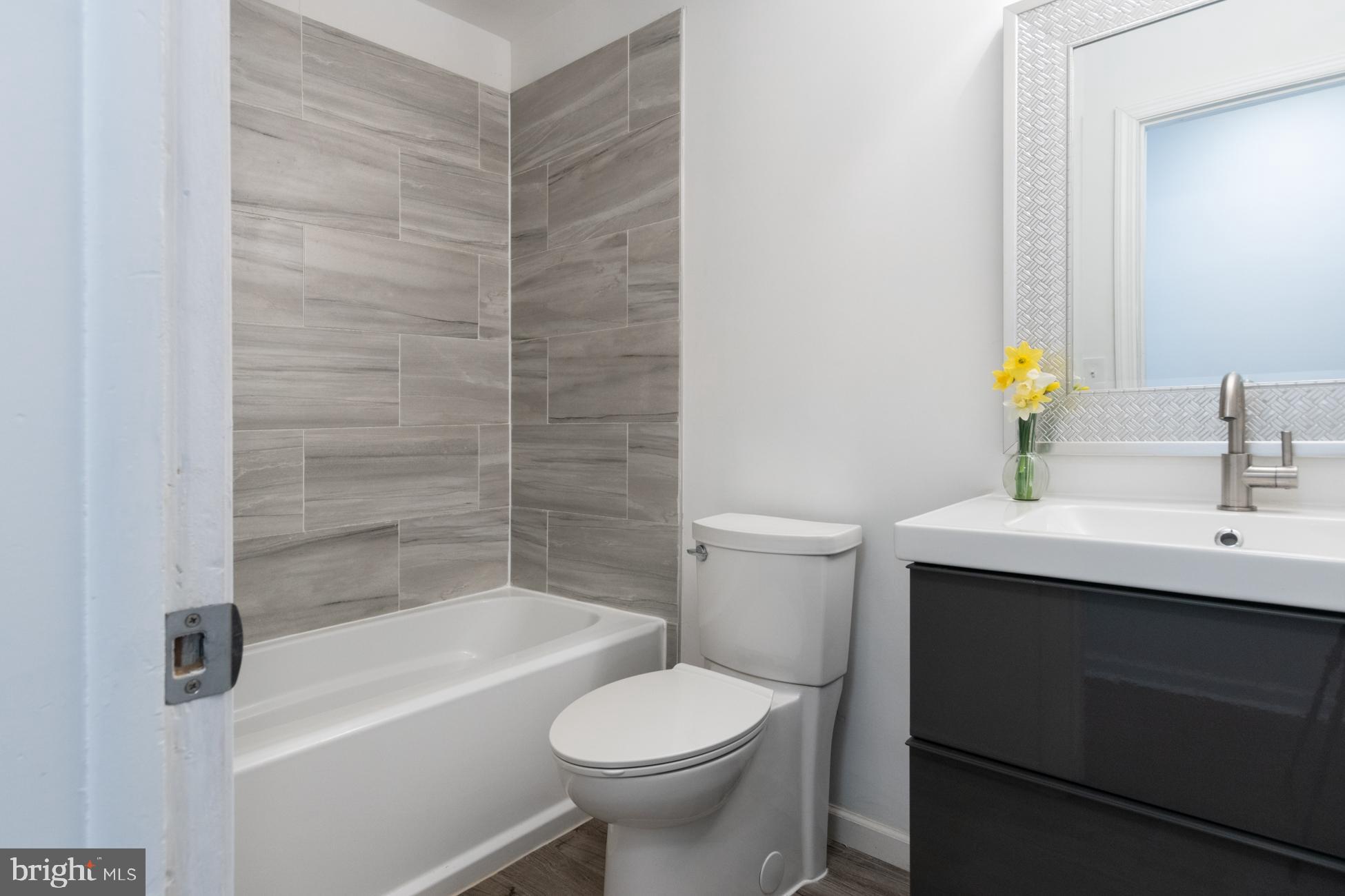 13 Dublin Road Pennington, NJ 08534 - Photo 22 of 29 Hall bath