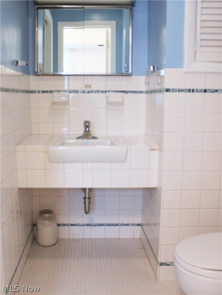 166 Hurd Road Aurora, OH 44202 - Photo 28 of 35 Full bath 2nd level