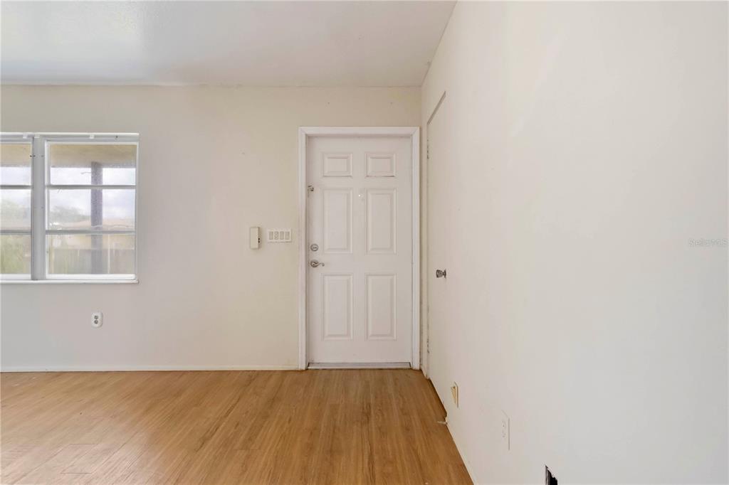 417 Glen Oak Road Venice, FL 34293 - Photo 3 of 28 Entry