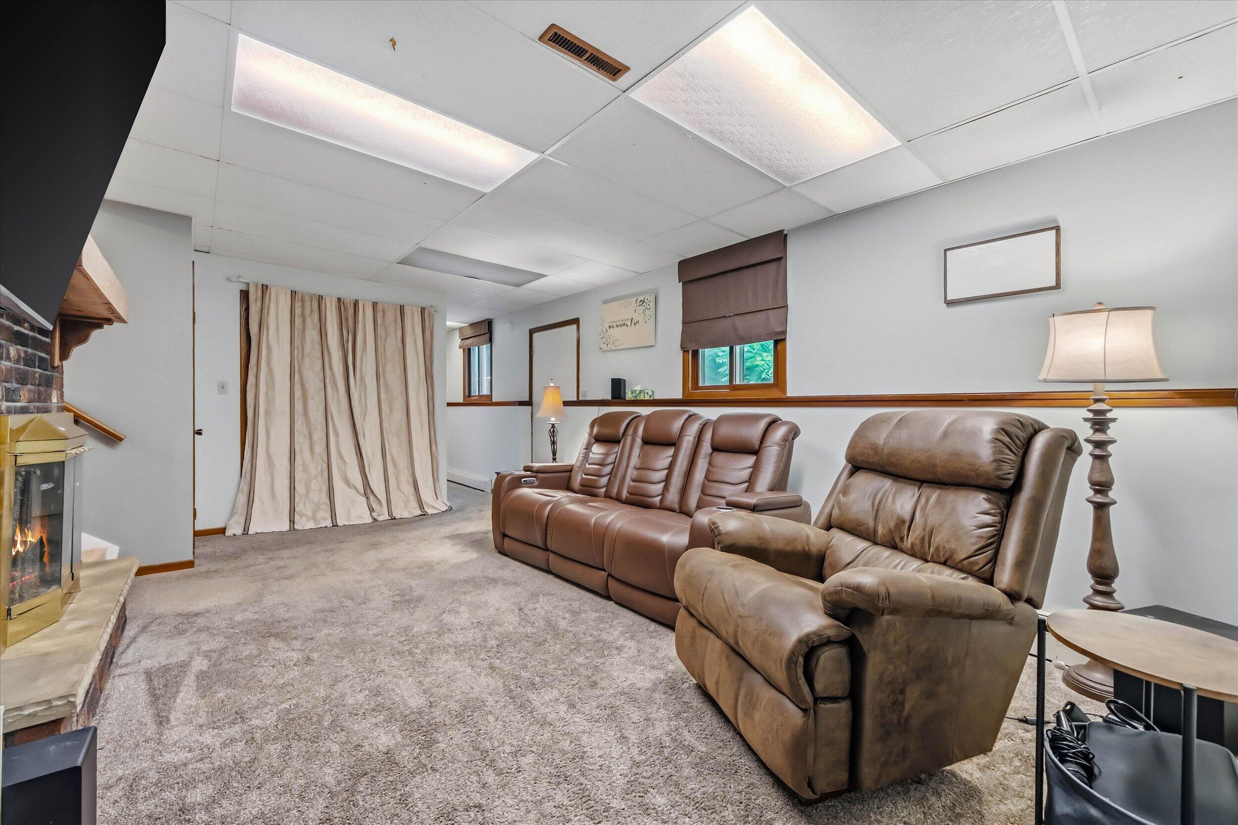W3638 County Rd H Fredonia, WI 53021 - Photo 19 of 53 12-Family Room