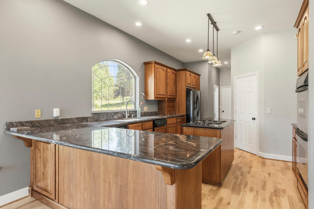 11756 Merganser Road Klamath Falls, OR 97601 - Photo 25 of 73 Granite CounterTops