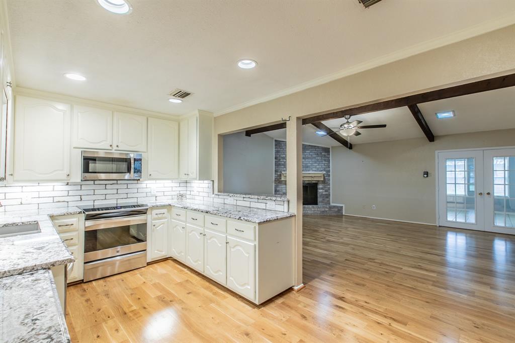 241 Travis Lane Hewitt, TX 76643 - Photo 8 of 26