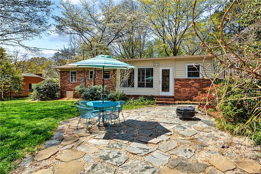 422 Fieldstone Road Mooresville, NC 28115 - Photo 27 of 36 a front view of a house with garden