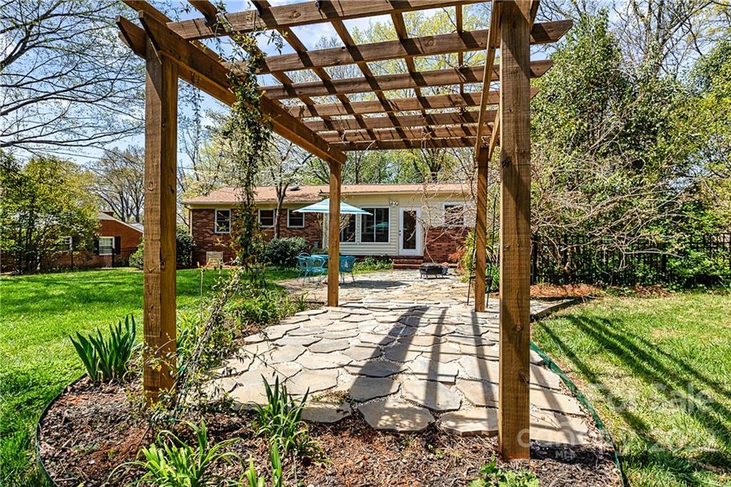 422 Fieldstone Road Mooresville, NC 28115 - Photo 29 of 36 a view of yard with patio