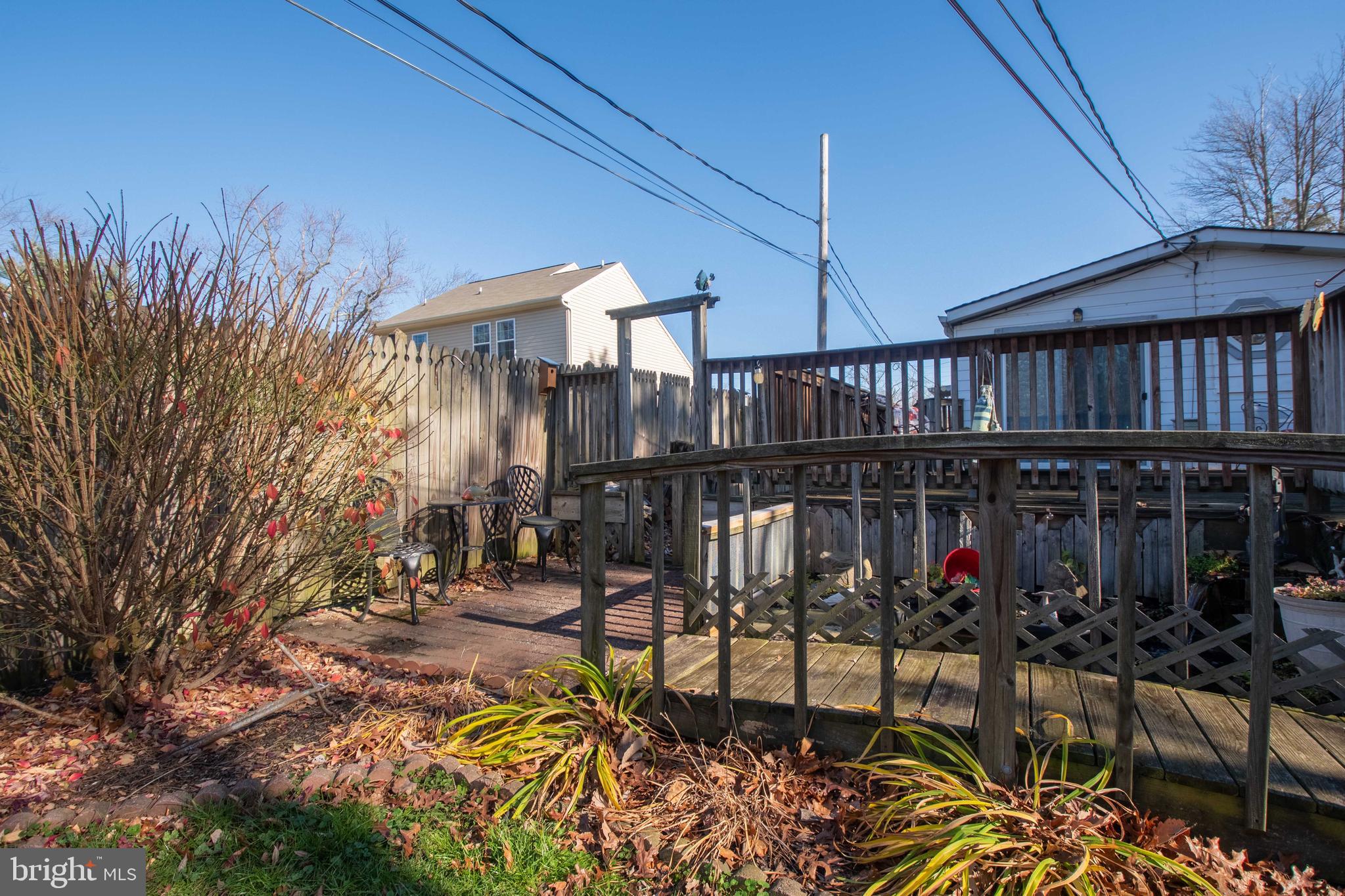 9408 Ridgely Avenue Baltimore, MD 21234 - Photo 27 of 28 Landscaped grounds