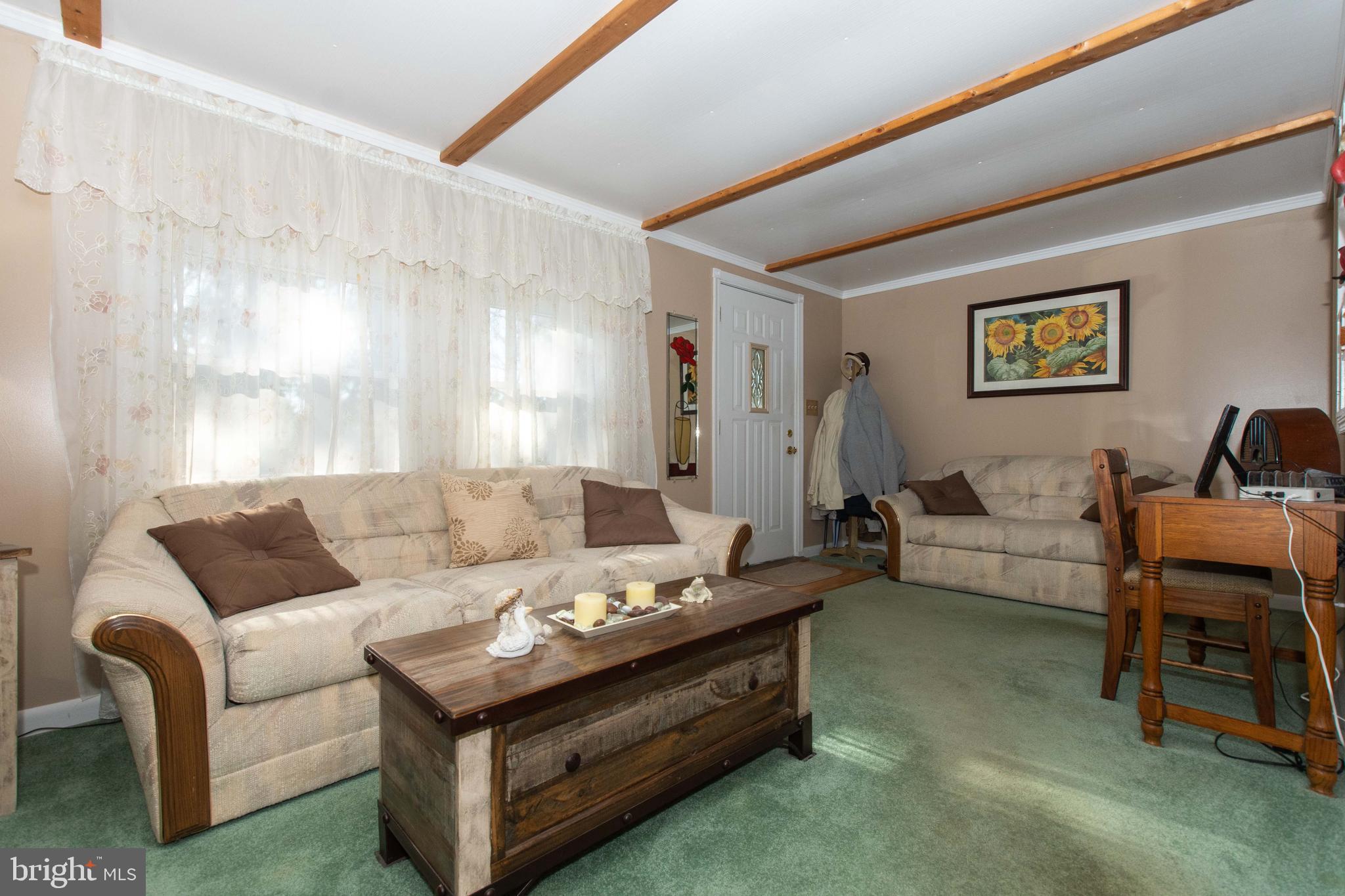 9408 Ridgely Avenue Baltimore, MD 21234 - Photo 4 of 28 Living Room