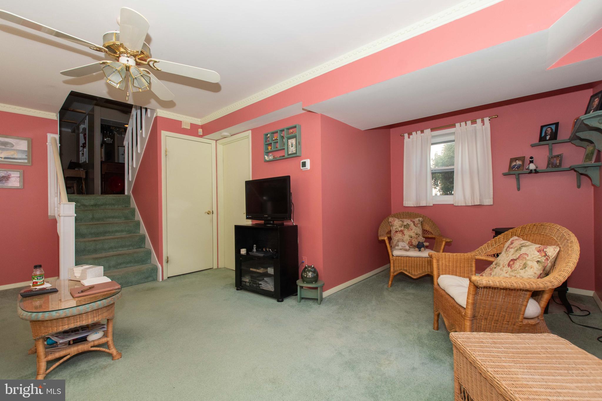 9408 Ridgely Avenue Baltimore, MD 21234 - Photo 10 of 28 Family Room