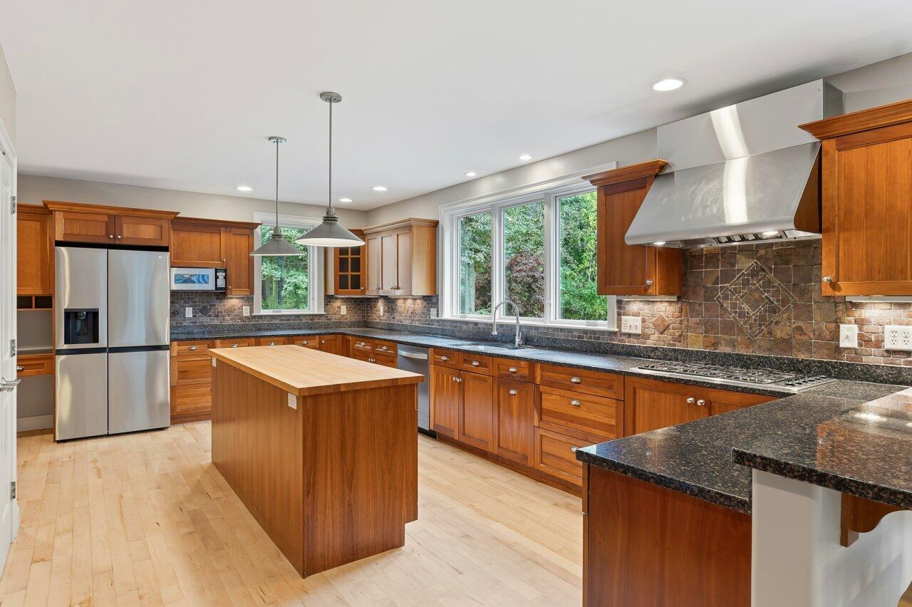 7 Spruce Point Road Kittery, ME 03904 - Photo 15 of 86 15