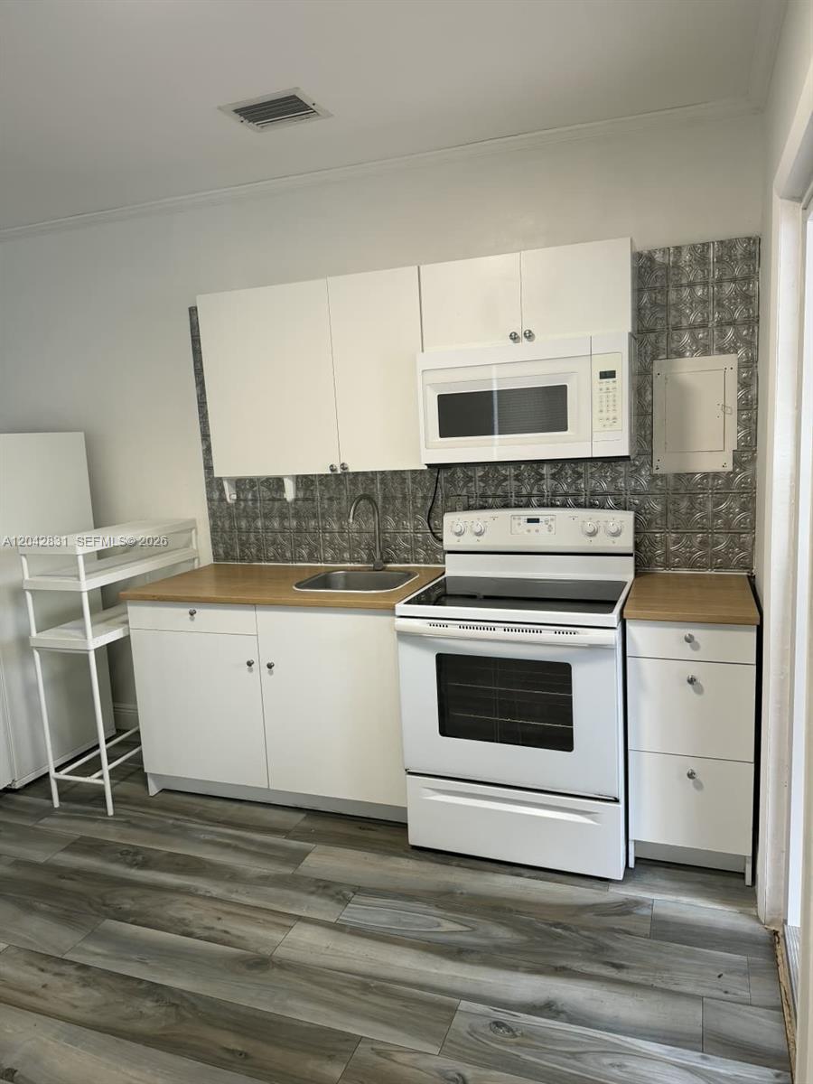3115 Northwest 23rd Avenue Miami, FL 33142 - Photo 3 of 7