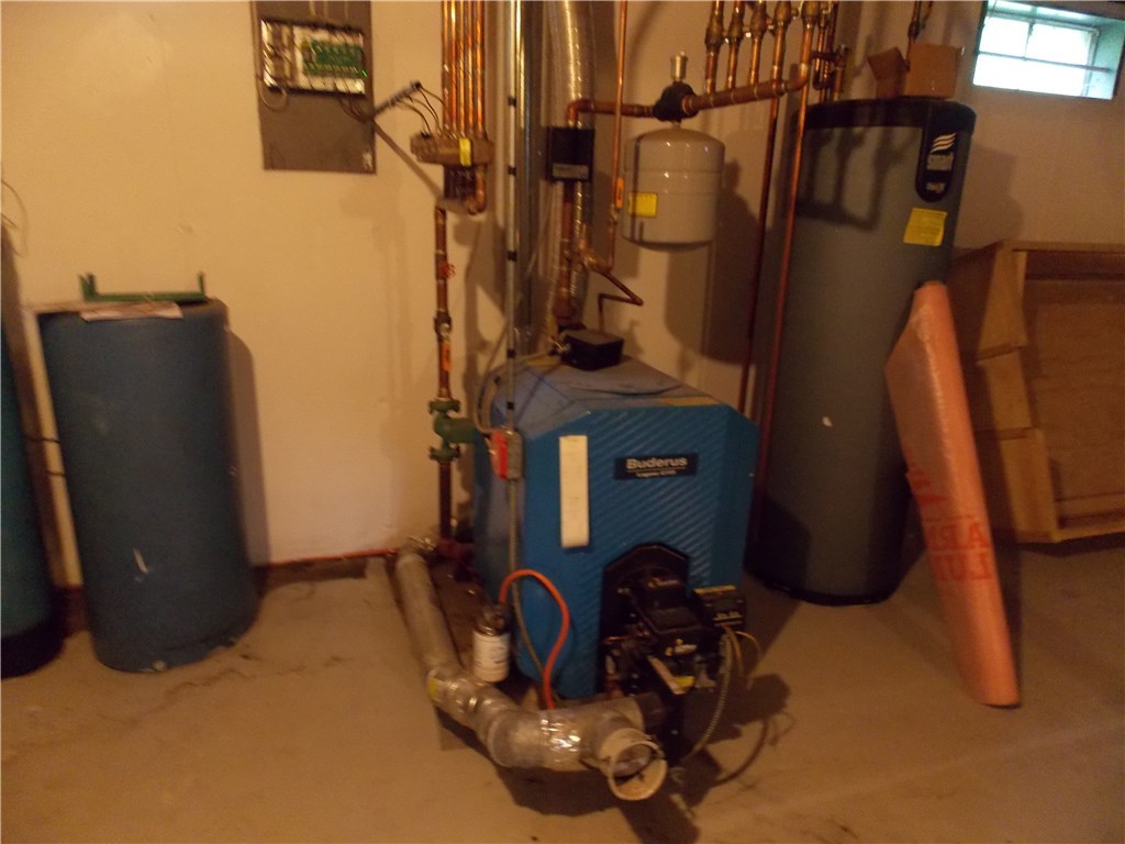 285 Whipple Road Burrillville, RI 02859 - Photo 20 of 27