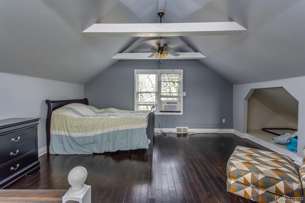 1966 Croft Road Birmingham, MI 48009 - Photo 17 of 32