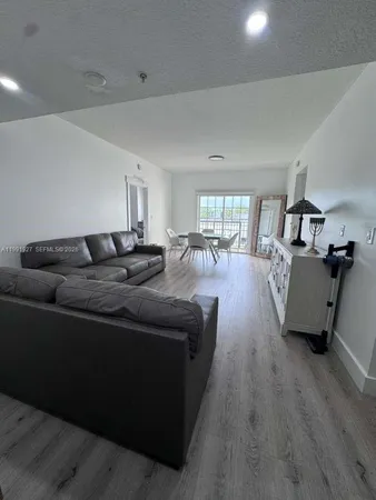 $2,800 | 5271 Southwest 8th Street, Unit 305, Miami, FL 33134