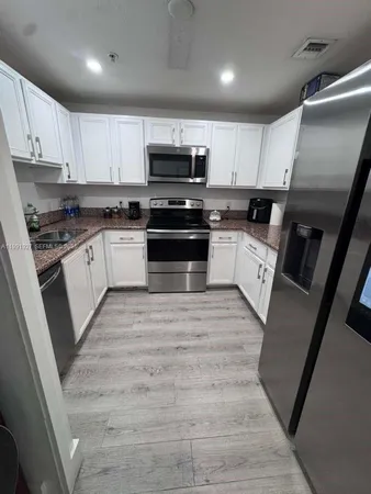 $2,800 | 5271 Southwest 8th Street, Unit 305, Miami, FL 33134