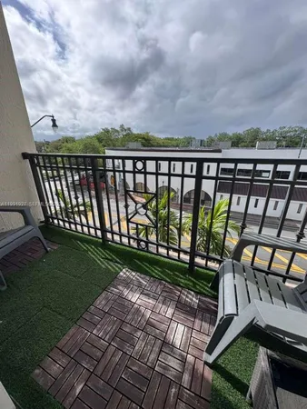 $2,800 | 5271 Southwest 8th Street, Unit 305, Miami, FL 33134