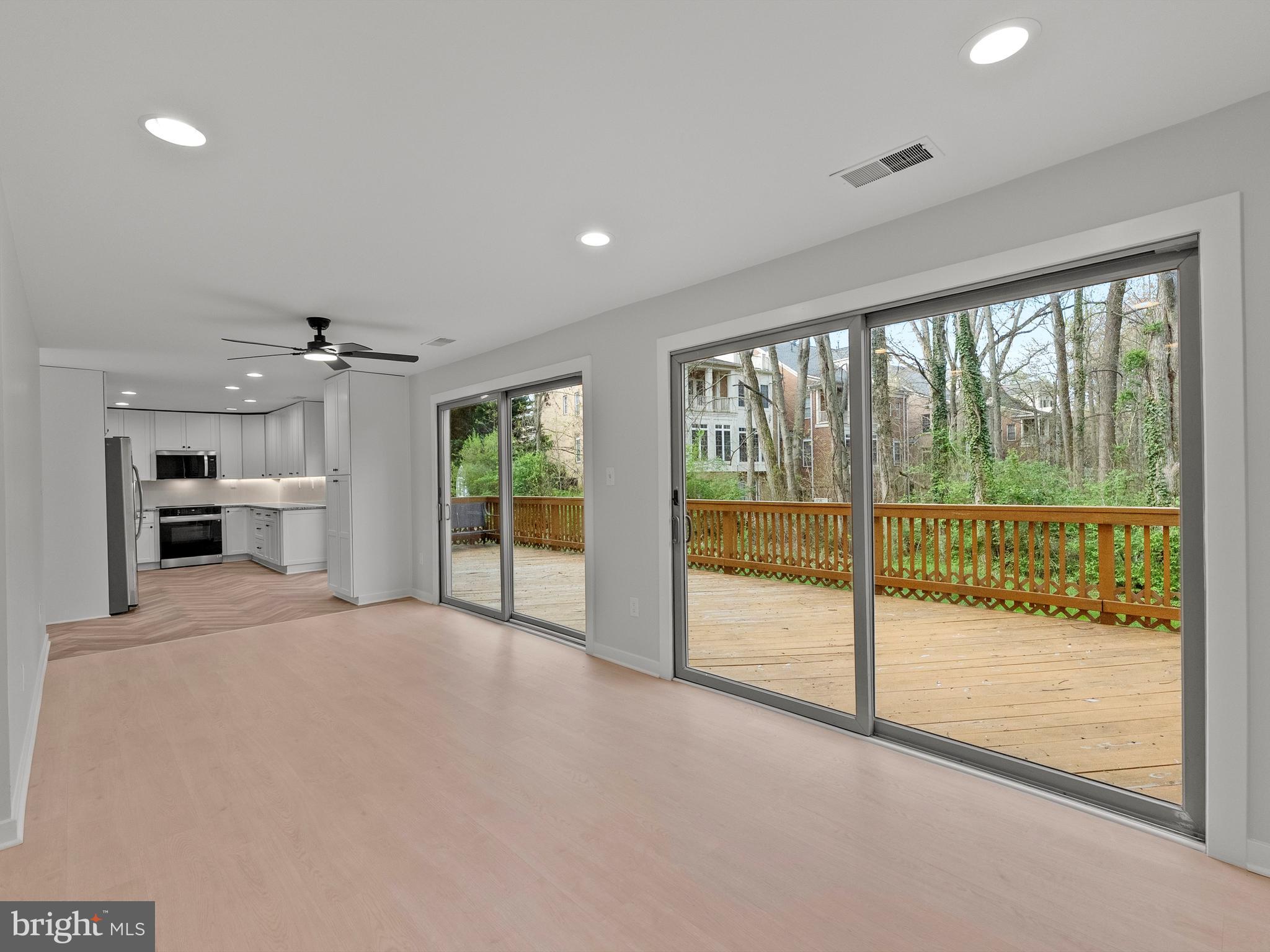 2852 Cedarest Road Fairfax, VA 22031 - Photo 4 of 40