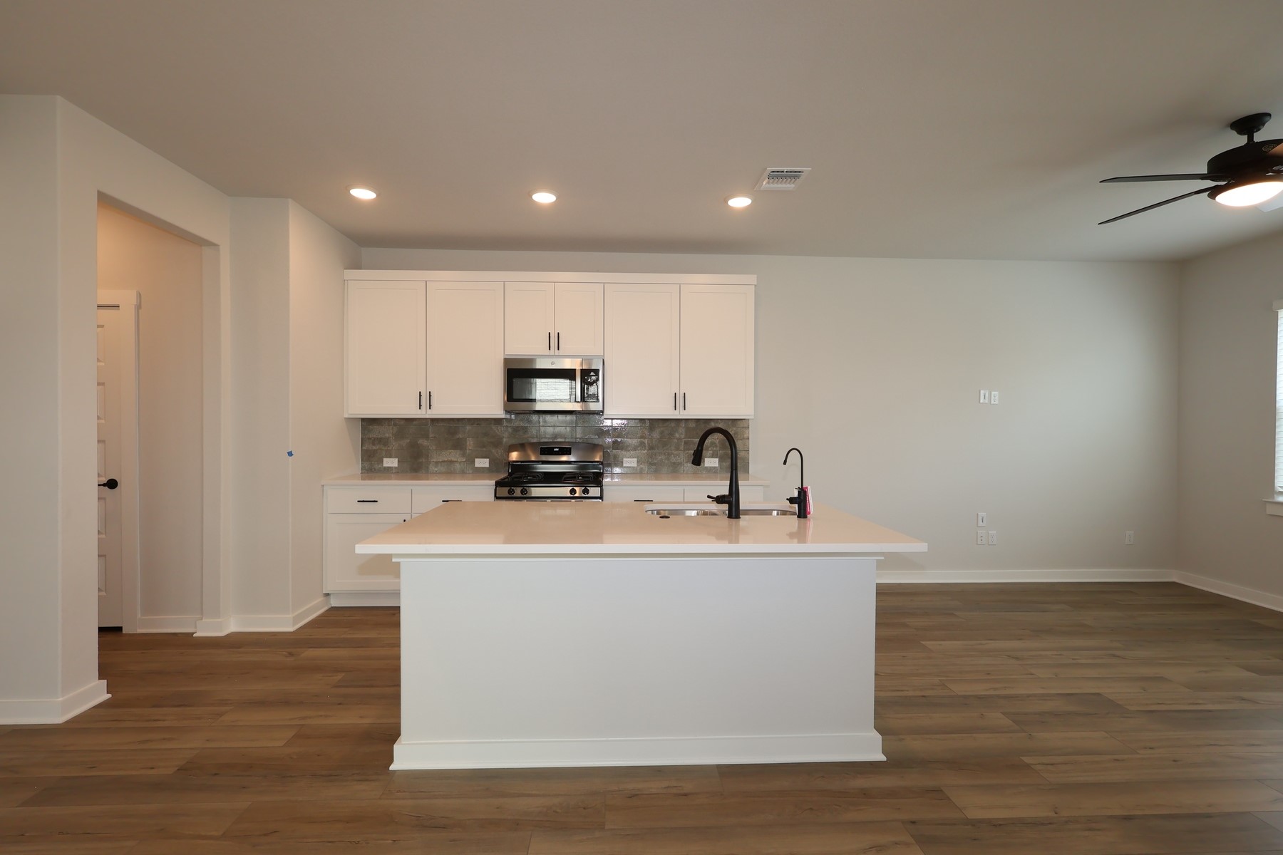 206 Marie Way Georgetown, TX 78626 - Photo 4 of 15