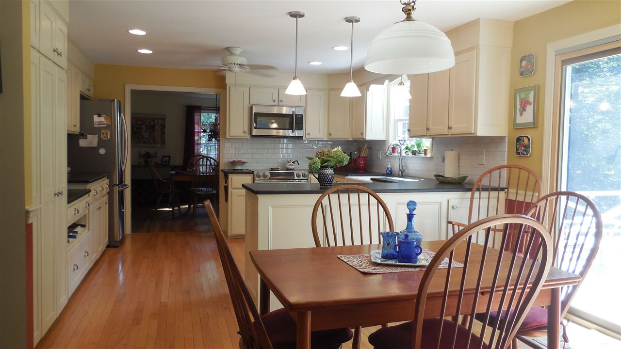 14 Holt Road Amherst, NH 03031 - Photo 4 of 40