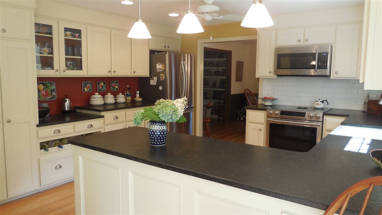 14 Holt Road Amherst, NH 03031 - Photo 5 of 40