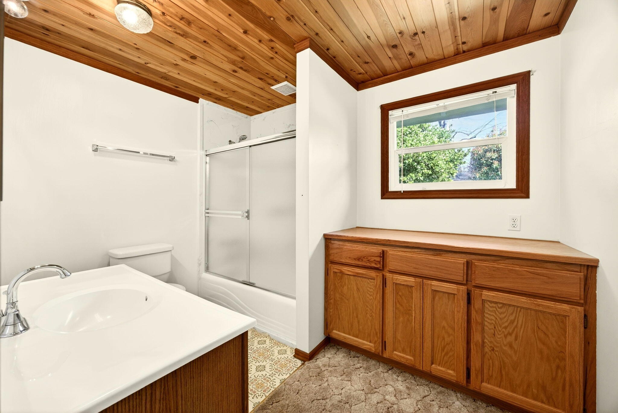 3363 Lone Pine Road Medford, OR 97504 - Photo 18 of 38 lp18
